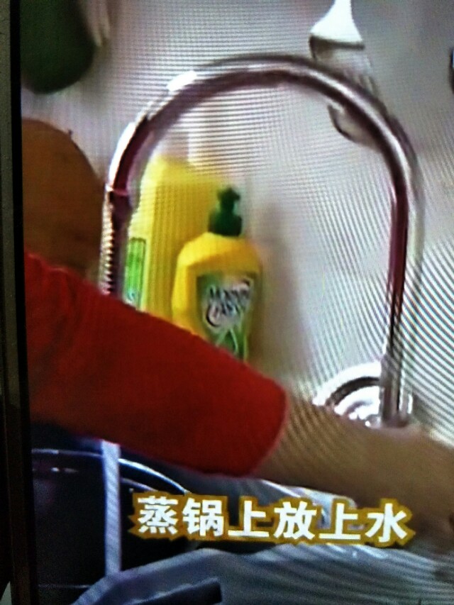 毛衣用洗衣机洗缩水了怎么能恢复,毛衣洗后缩水怎么恢复原状的妙招