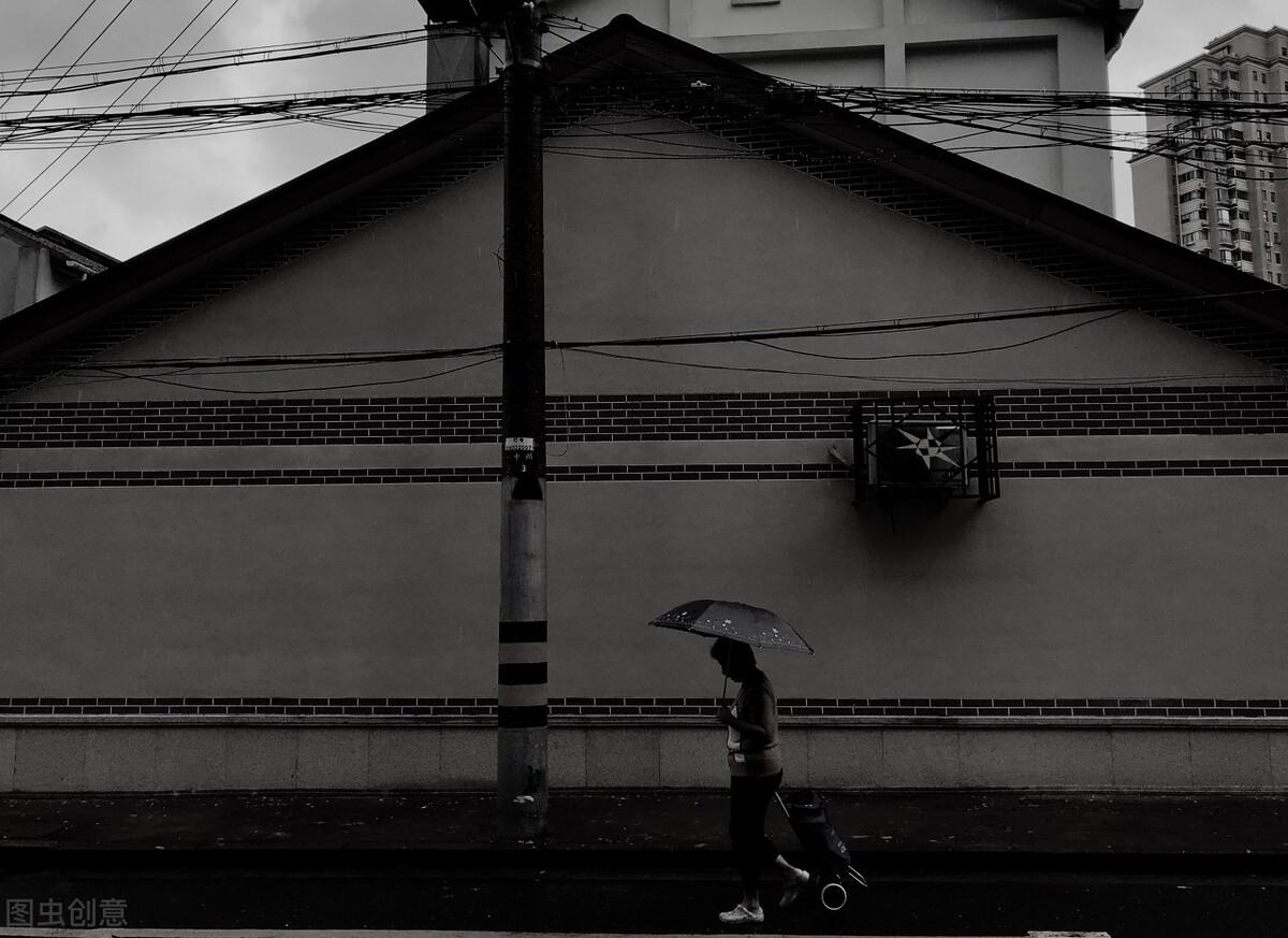 赛场上乒乓成绩倒数第一，连球都发不过去，却赢得了中国人的掌声