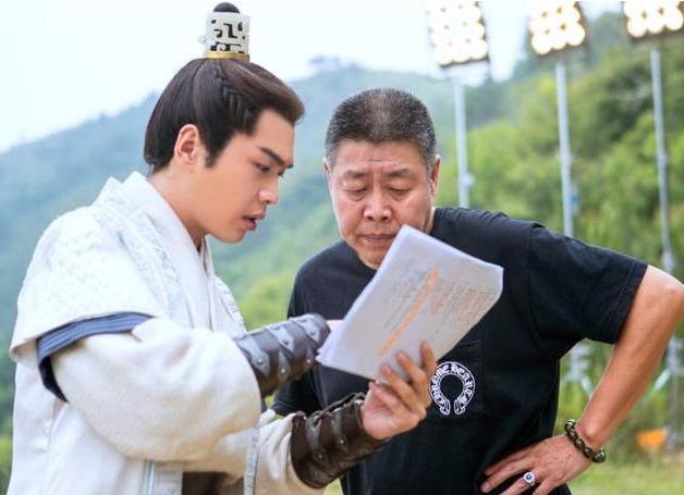 人前是巨星，人后是赚钱工具？这7位明星的爹妈，堪比“吸血鬼”