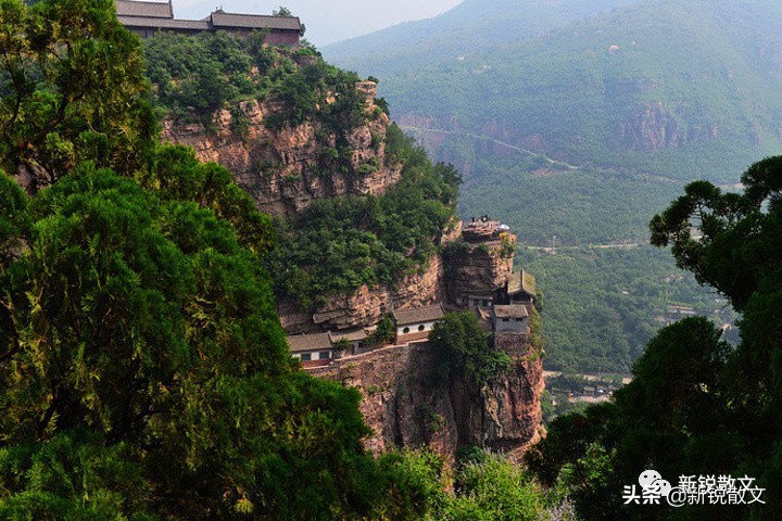 苍岩山，因天工人力的浑然绝配名扬四海，南阳公主的功德更添风韵