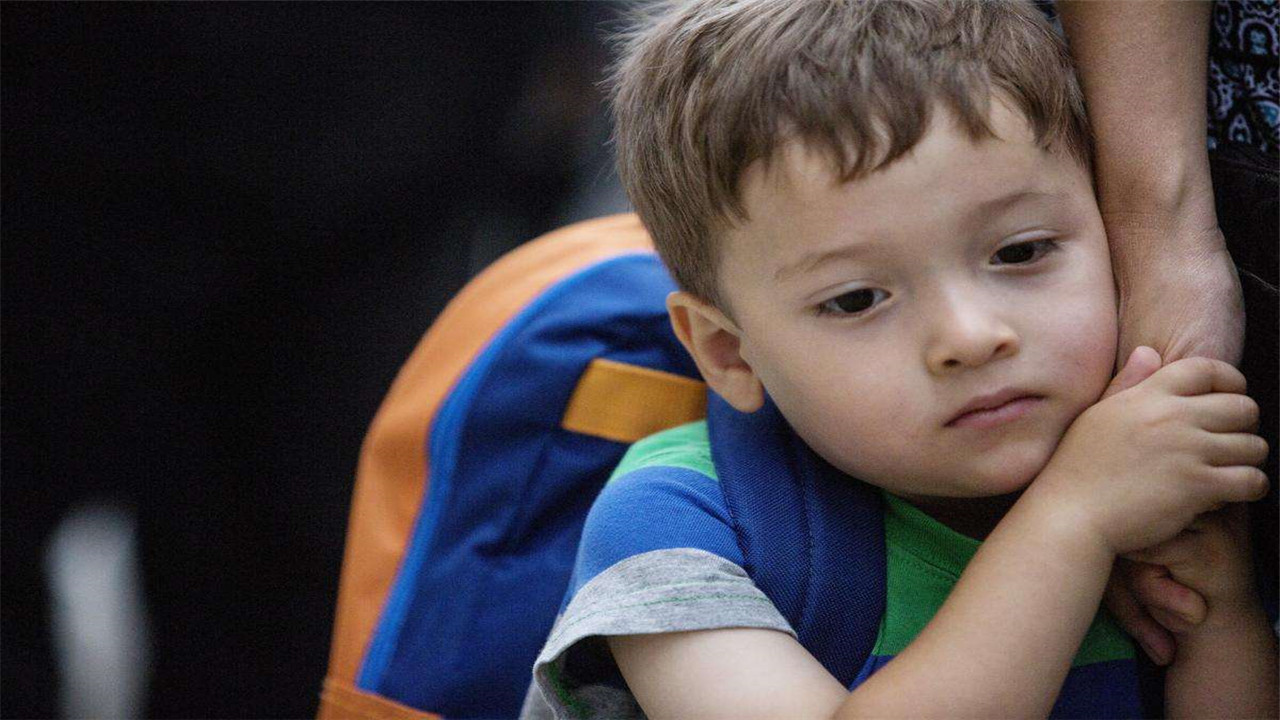 男孩从小“娘娘腔”，父母该接受还是纠正？这里会告诉你答案