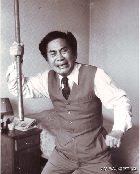 六小龄童纪念日,六小龄童和父亲合影