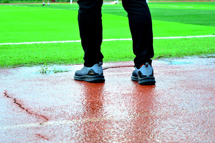 夏季运动健身跑鞋,天越清风碳板跑鞋测评