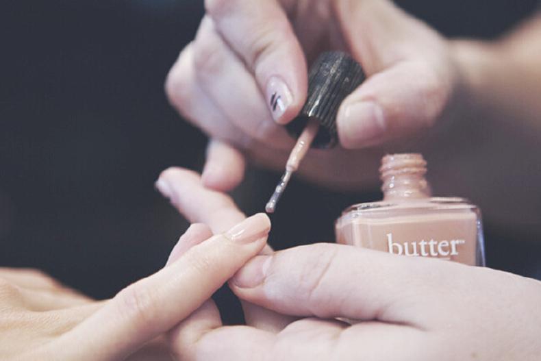 新手指甲油入门安全距离,新手指甲油选什么颜色