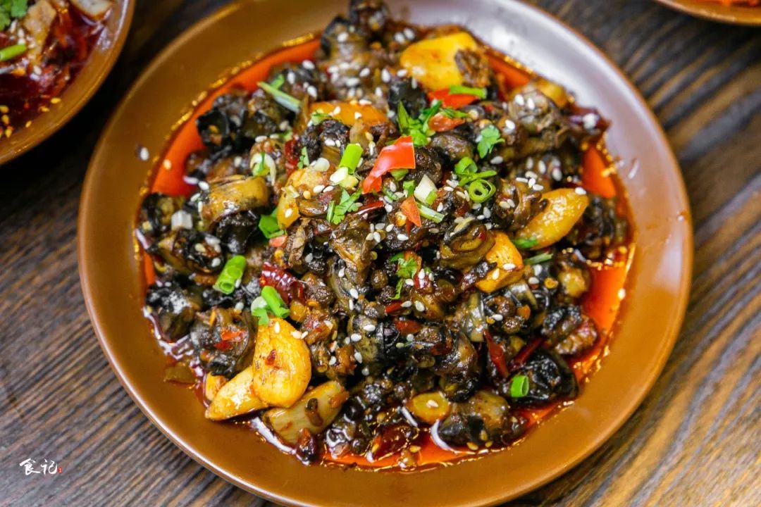 火爆襄阳的3层“壕锅”来袭！还有360°满到爆的龙虾牛蛙双子塔！