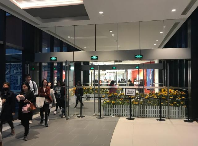 上海地铁中山公园站换乘通道,上海地铁2号线中山公园站5号出口