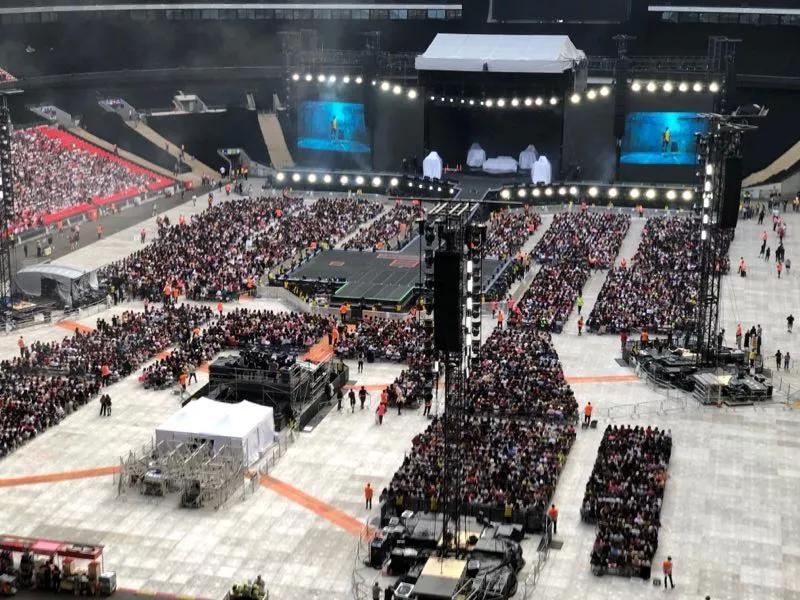 他们征服了这被世人铭记的传奇音乐圣殿，再次创造K-pop新历史