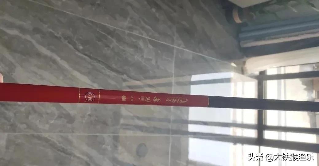 特别轻而且可以钓大鱼的鱼竿,手感好的综合鱼竿200-300