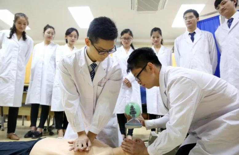 专科医学生毕业后的出路在哪,医学专科的毕业生就业前景