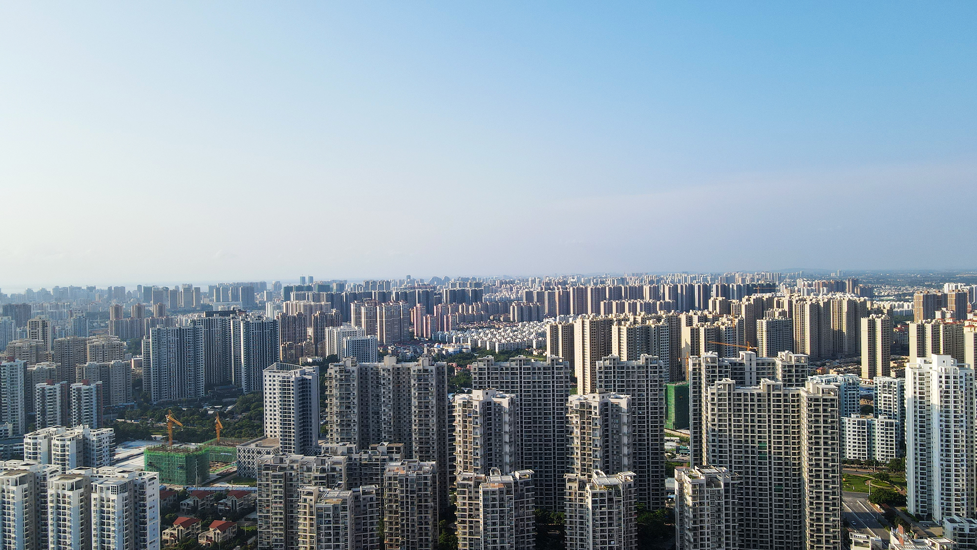 北海房价又跌了，但打工人平均月薪才四千出头，买房还得再三掂量