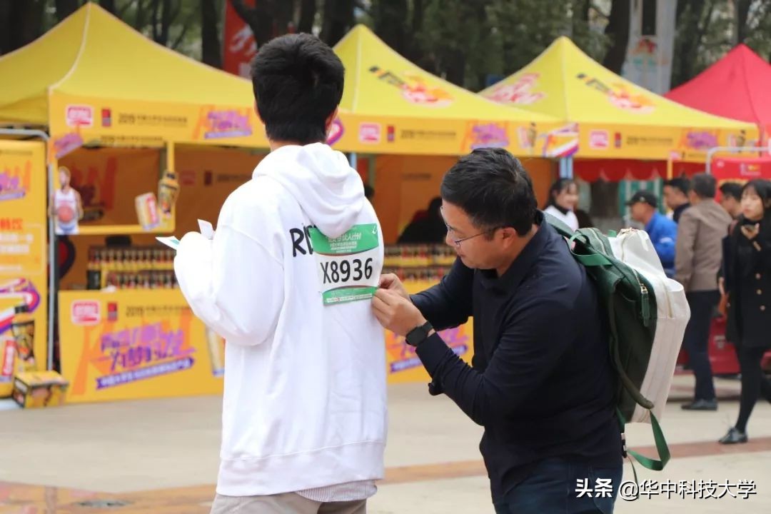 校园看跑步比赛,校园马拉松比赛