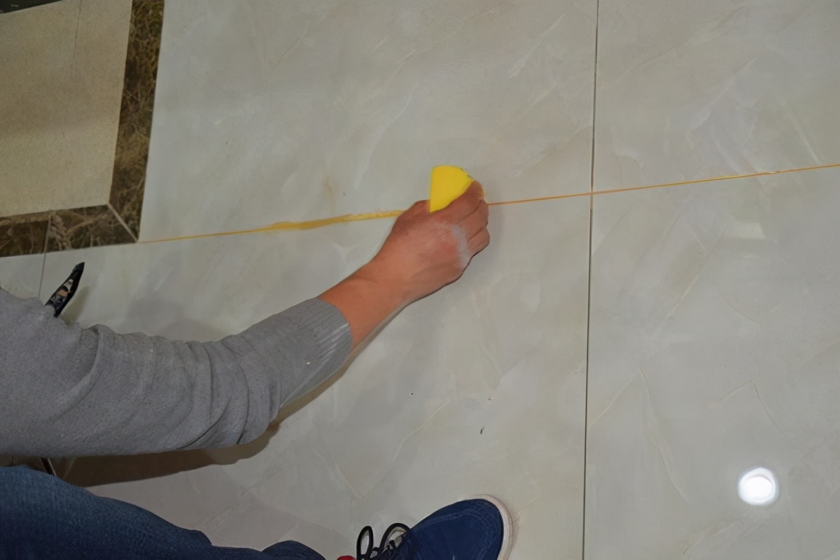 瓷砖美缝一定要找专业人来做,瓷砖美缝师傅说真话