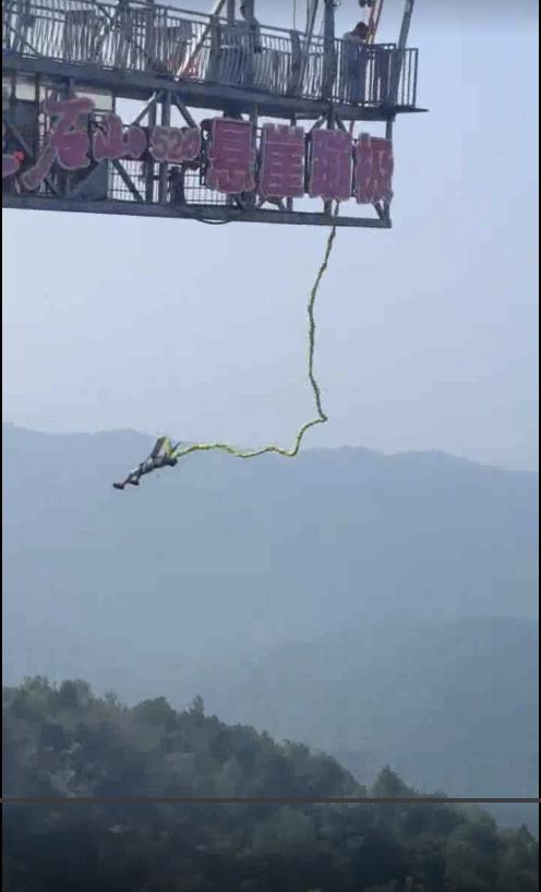 巨石山蹦极和三峡蹦极哪个好玩,巨石山蹦极的真实感受