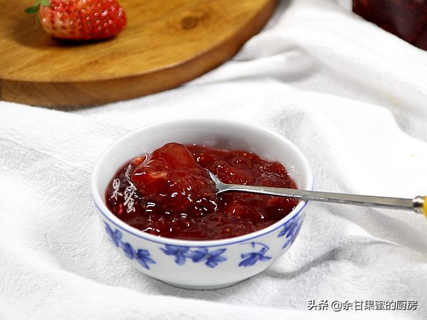 自制草莓酱出锅了,自制草莓酱的小技巧学会了吗