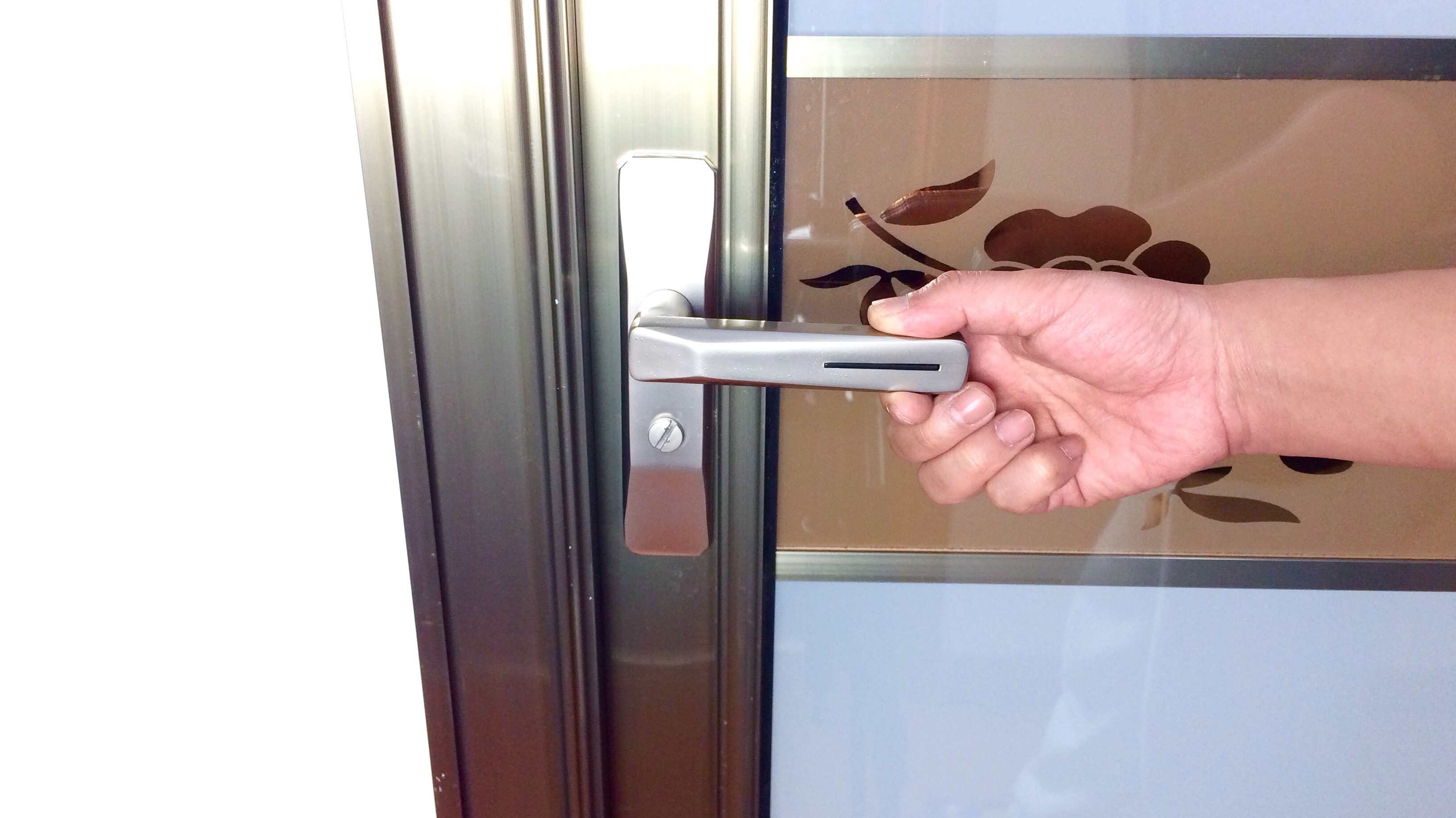 室内门把手松动修复,家里的门把手松动