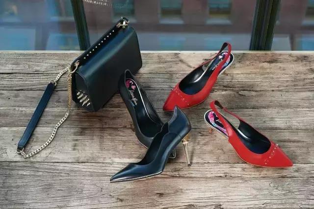 买了很久的鞋子才发现是假货,买了几十年鞋