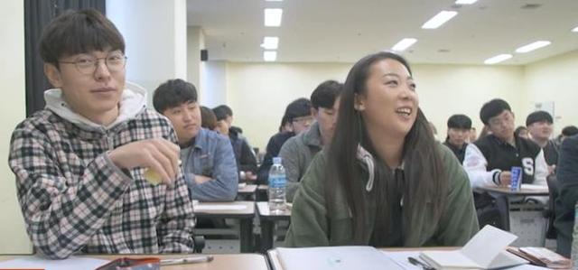 韩国年轻人为何不敢恋爱了？韩大学开设课程教学生如何约会*爱性**