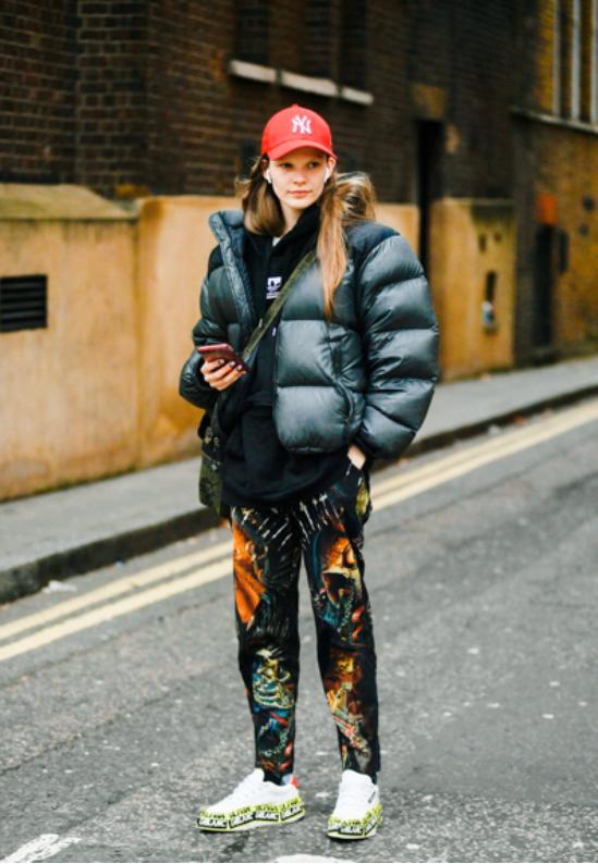 快get百搭卫衣穿出时髦和前卫,怎么把颜色鲜亮的卫衣穿出时尚感