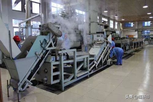 买茶叶应该选择品牌茶还是茶农茶,到底该选哪个茶叶好呢