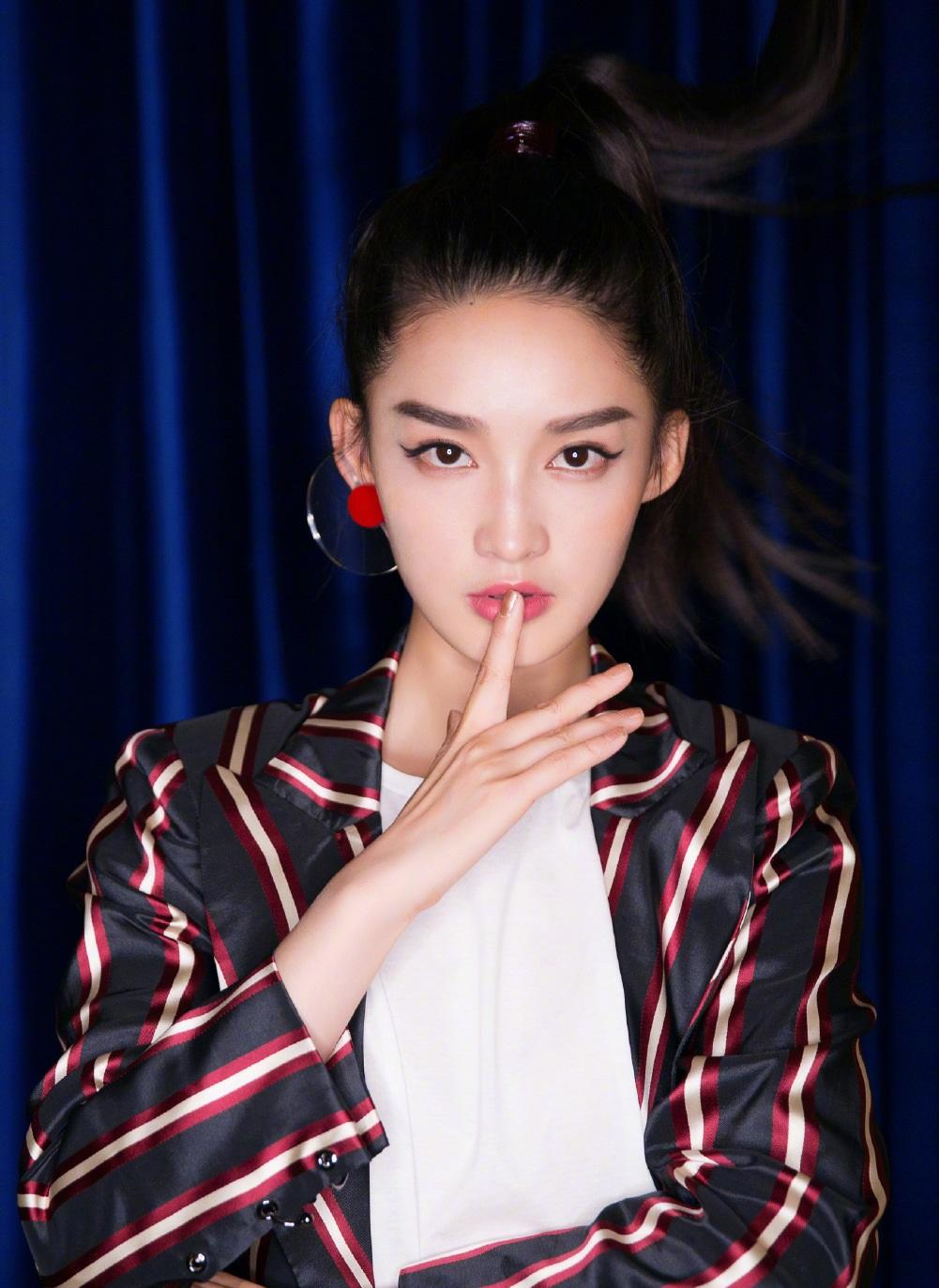 学生时代的女生一定要扎好马尾,有些女生扎马尾和不扎马尾