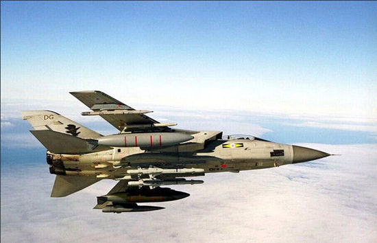 沙特拦截胡塞导弹视频,胡塞武装导弹击中美国军舰视频