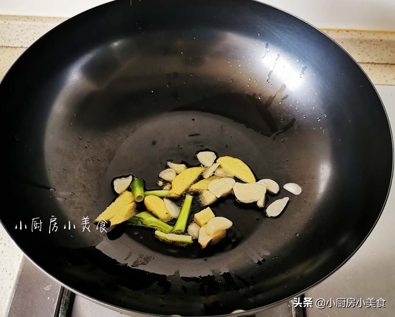 炖一锅肉拌饭,鸡肉汤拌米饭