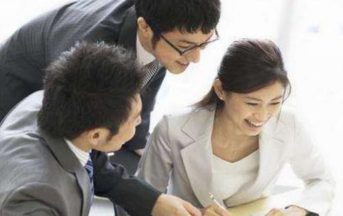 初入职场没人帮,初入职场什么都不会怎么办文案