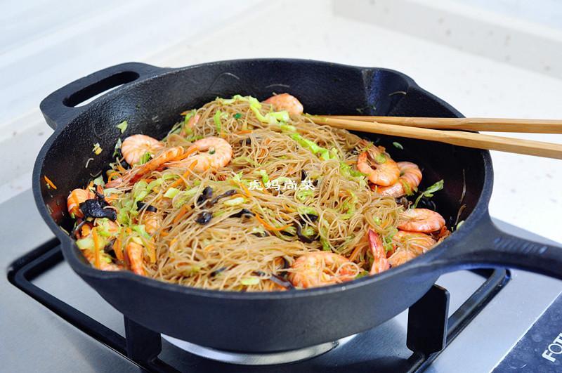 炒米粉怎么泡才会软又有弹性,炒米粉要把粉泡到什么程度