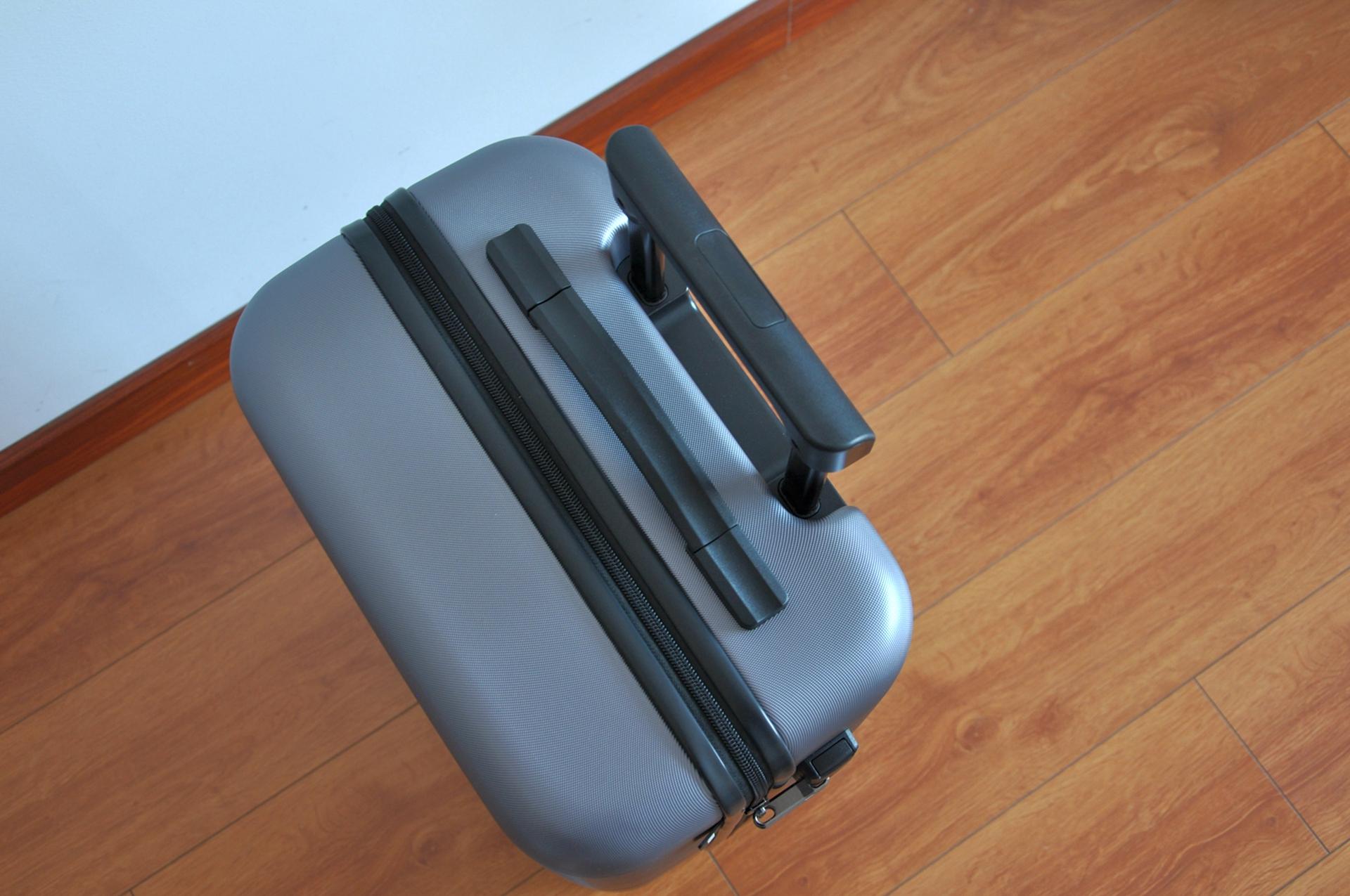 学生*党**过渡箱，耐摔抗撞防刮花性价比高，悠启旅行箱布拉格体验