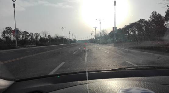 怎么保持车身直线行驶,直线行驶之前怎么才能把车身摆正