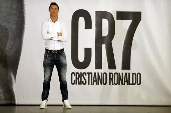 年收入过亿的c罗,c罗成为首位收入破10亿美元球星