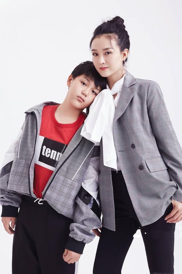 22岁嫁入豪门的“晴格格”，被亲儿子骂的王艳现在怎么样了？