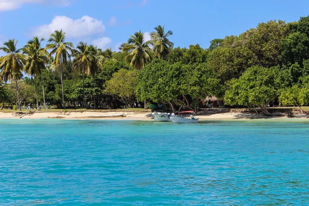 全球最美的海岛你想和谁一起去,带你去看世界最美海岛