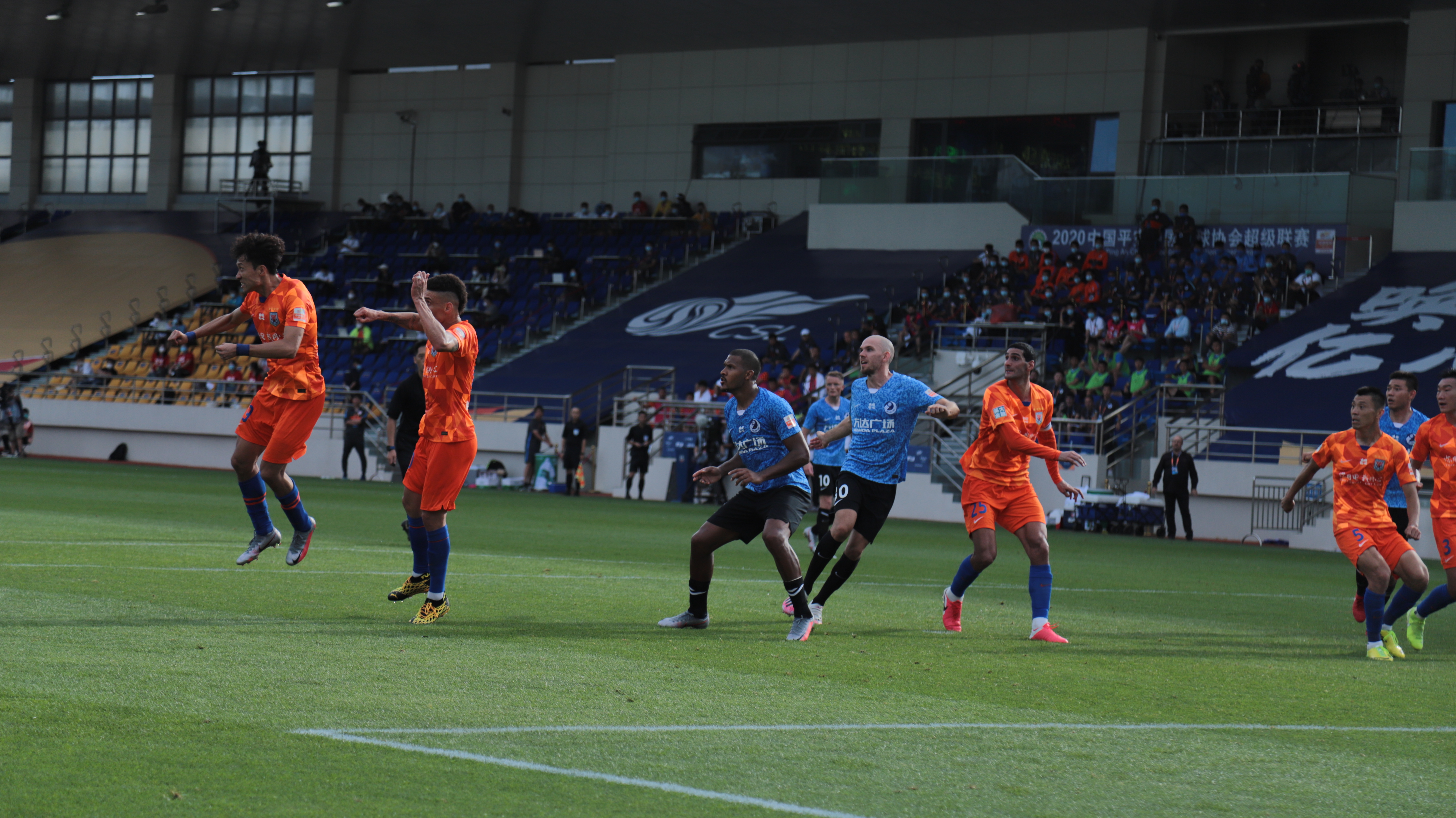 贝尼特斯中超执教视频,贝尼特斯大连足球比赛