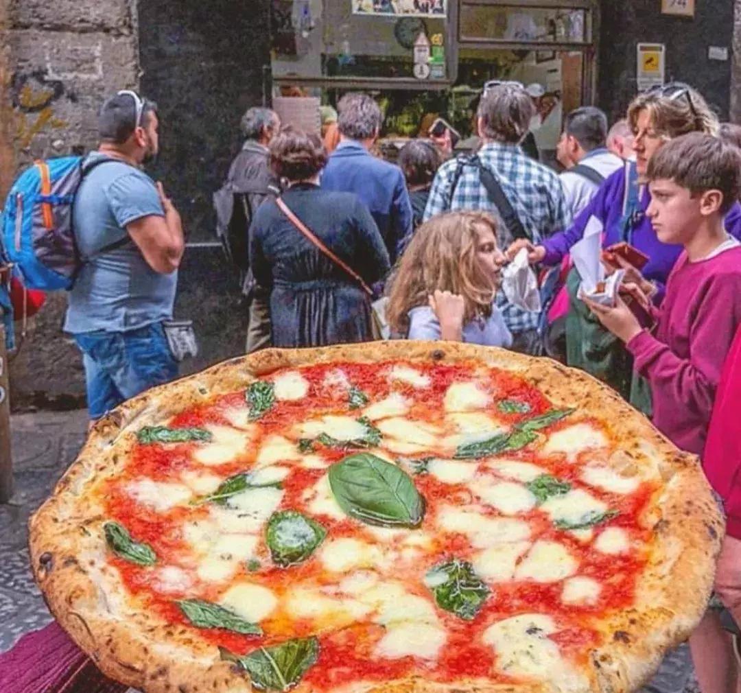 意大利是著名的时尚设计之国,意大利是真正的美食之都