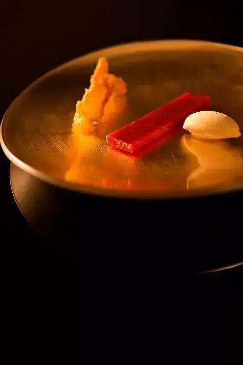 在上海最高的餐厅吃饭需要多少钱,上海最贵的餐厅吃一顿花多少