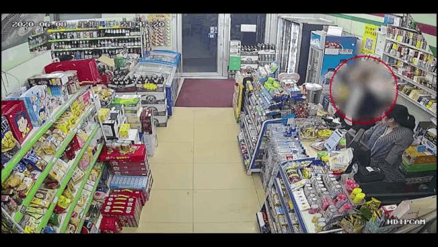 免费吃饺子馆这张告示火了,陕西西安饺子馆老板贴出暖心告示