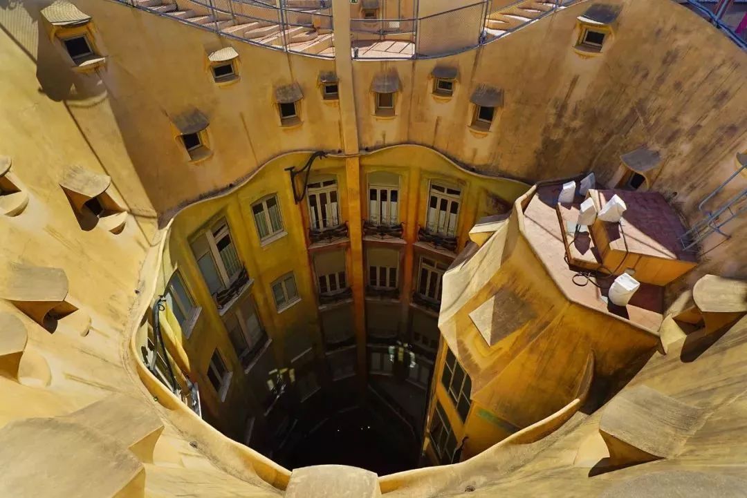 巴塞罗那72小时:住进高迪的幻梦世界