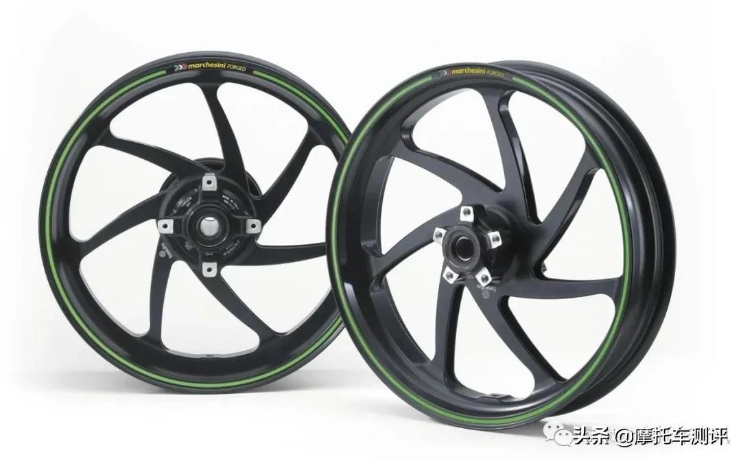 川崎新款zx10rr现身赛道测试,北京摩展川崎新车