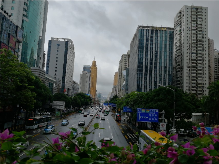 深圳东门批发衣服,买衣服去深圳哪里实体店