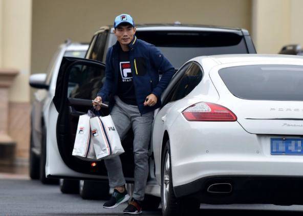 国足运动员的座驾一览,国足队员都开的什么车