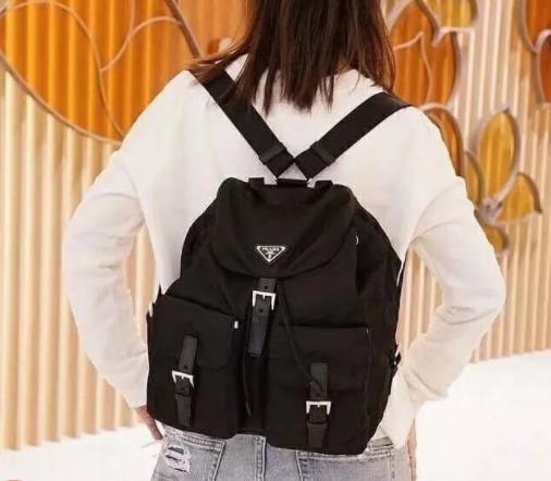 奢侈品大牌有哪些好看又好搭配双肩包？C4N搭配干货！