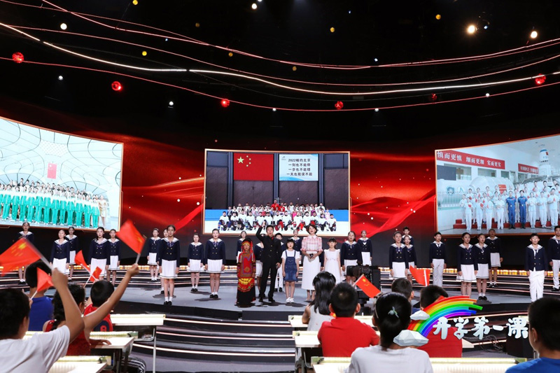 开学第一课我们为五星红旗喝彩,开学第一课之五星红旗我为你自豪