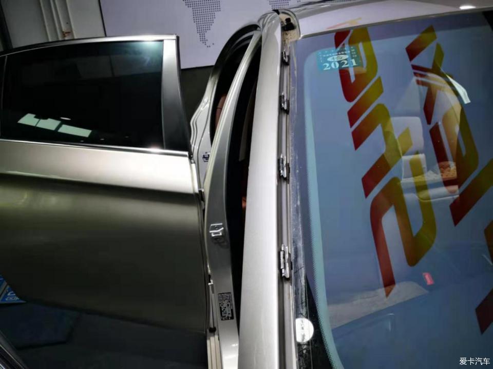 宝马5系贴膜改色罗曼尼红双拼,宝马5系贴膜改色