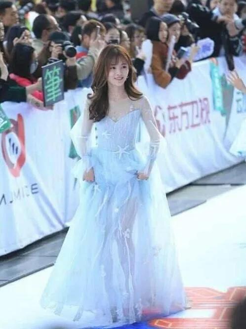 盘点明星红毯尴尬名场面,暴露身材的缺陷