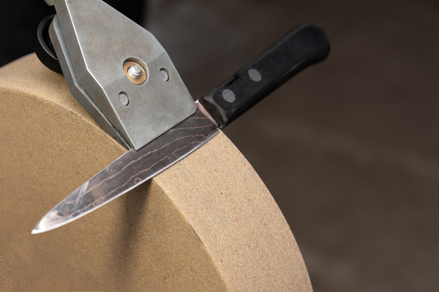 削铁如泥吹毛求疵解释,削铁如泥和吹发可断区别