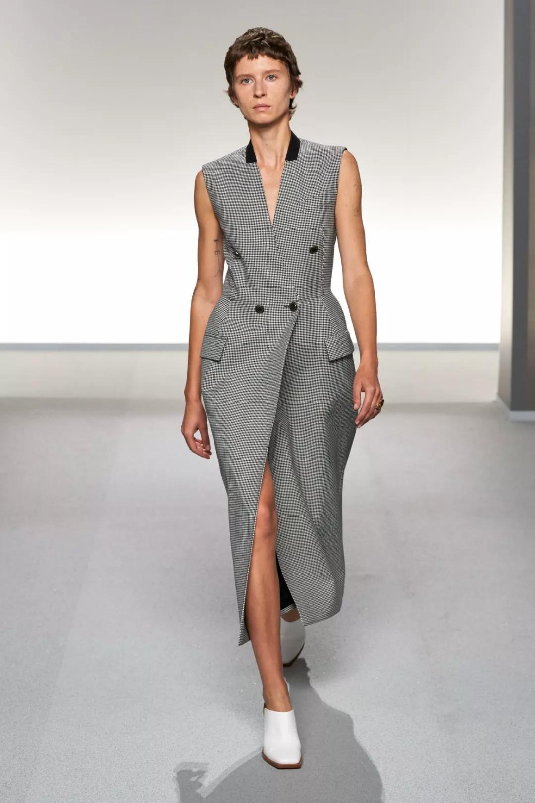 2020流行什么颜色的衣服,今年最流行的衣服颜色是什么颜色