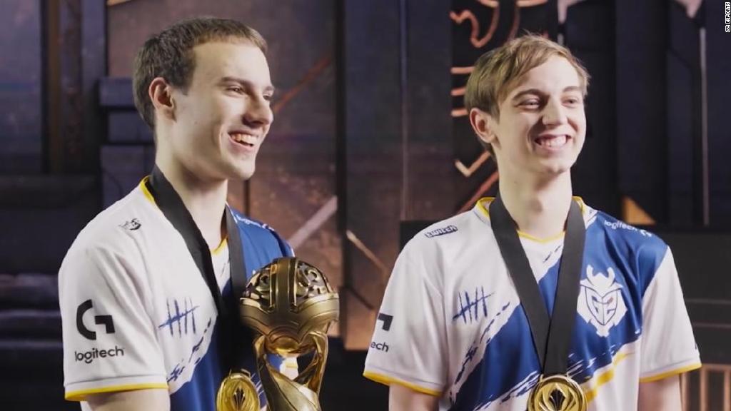 Perkz笑容已消失？新老队服对比：还是G2战袍更帅气