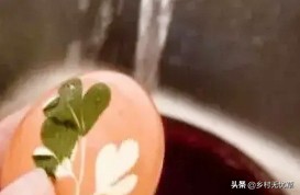 姑娘给鸡蛋套上“*袜丝**”，路人只看不敢买，成品做出被抢购一空