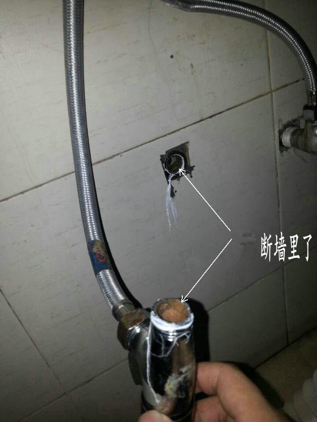 水龙头断了半截在孔里取出多少钱,水龙头角阀断在管里怎么修